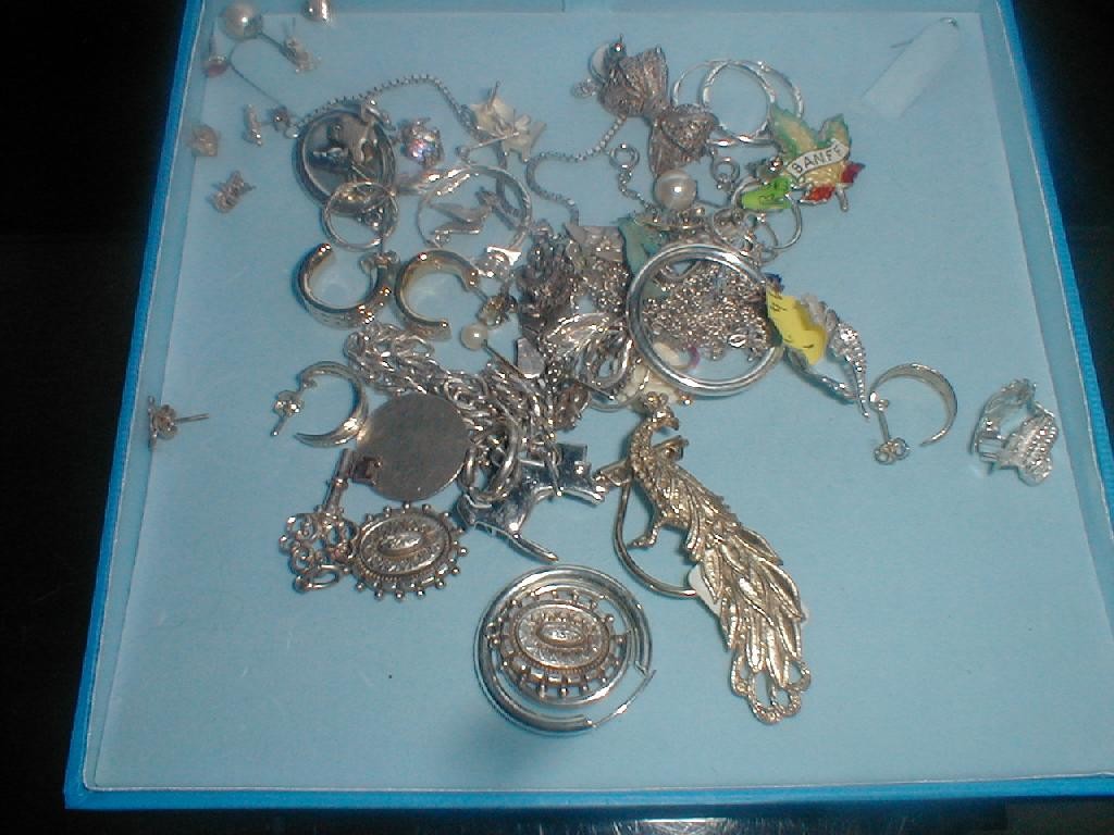 Appraisal: A collection of small silver jewellery items and some costume