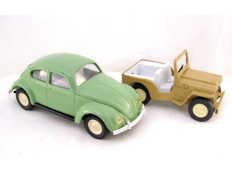 Appraisal: - Tonka Vehicles Includes Pressed steel green painted construction 's