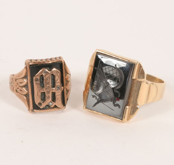 Appraisal: Lot of gold men's rings vintage s K ring with