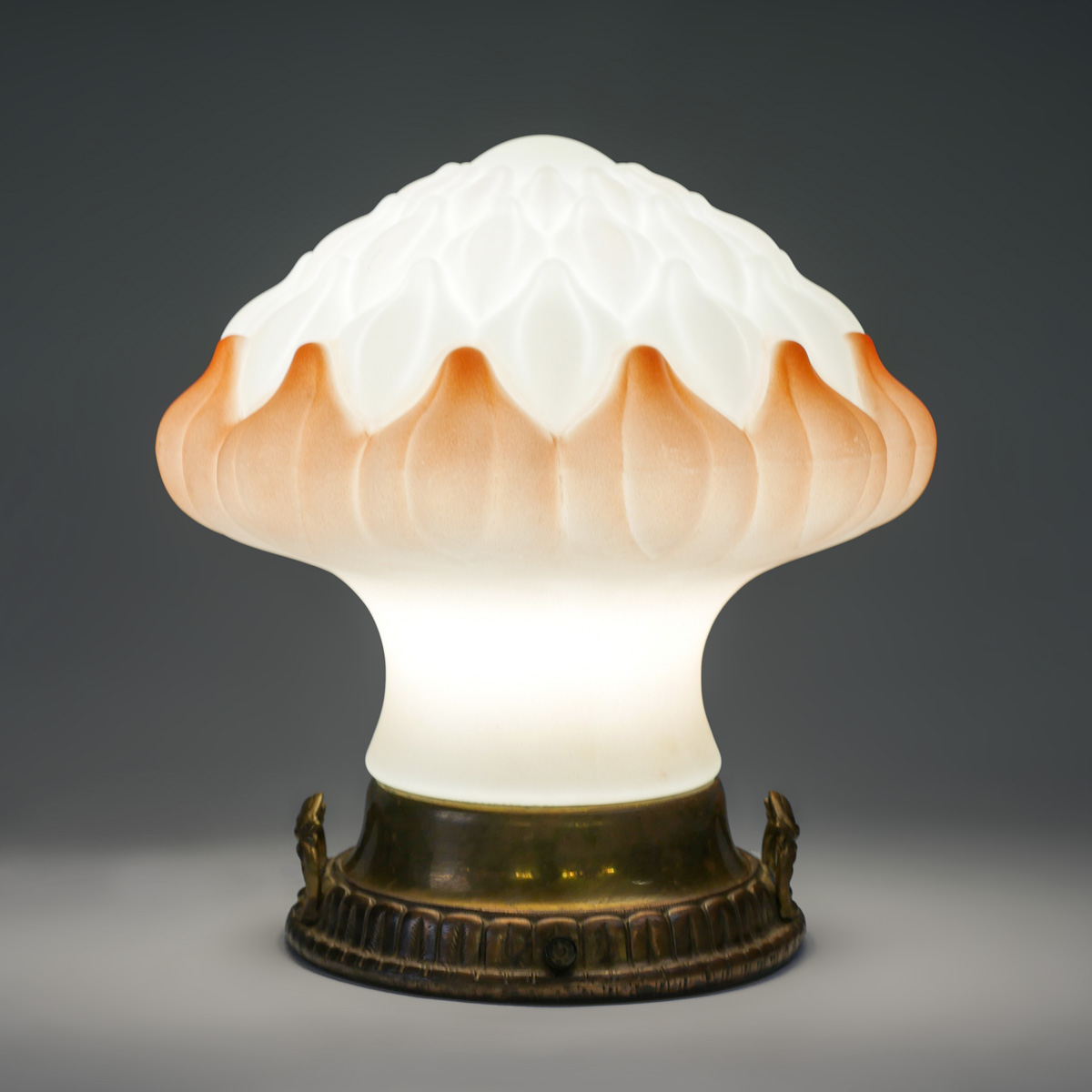 Appraisal: PITTSBURGH PAIRPOINT ATTRIB TABLE LAMP WITH ARTICHOKE SHADE Foliate form