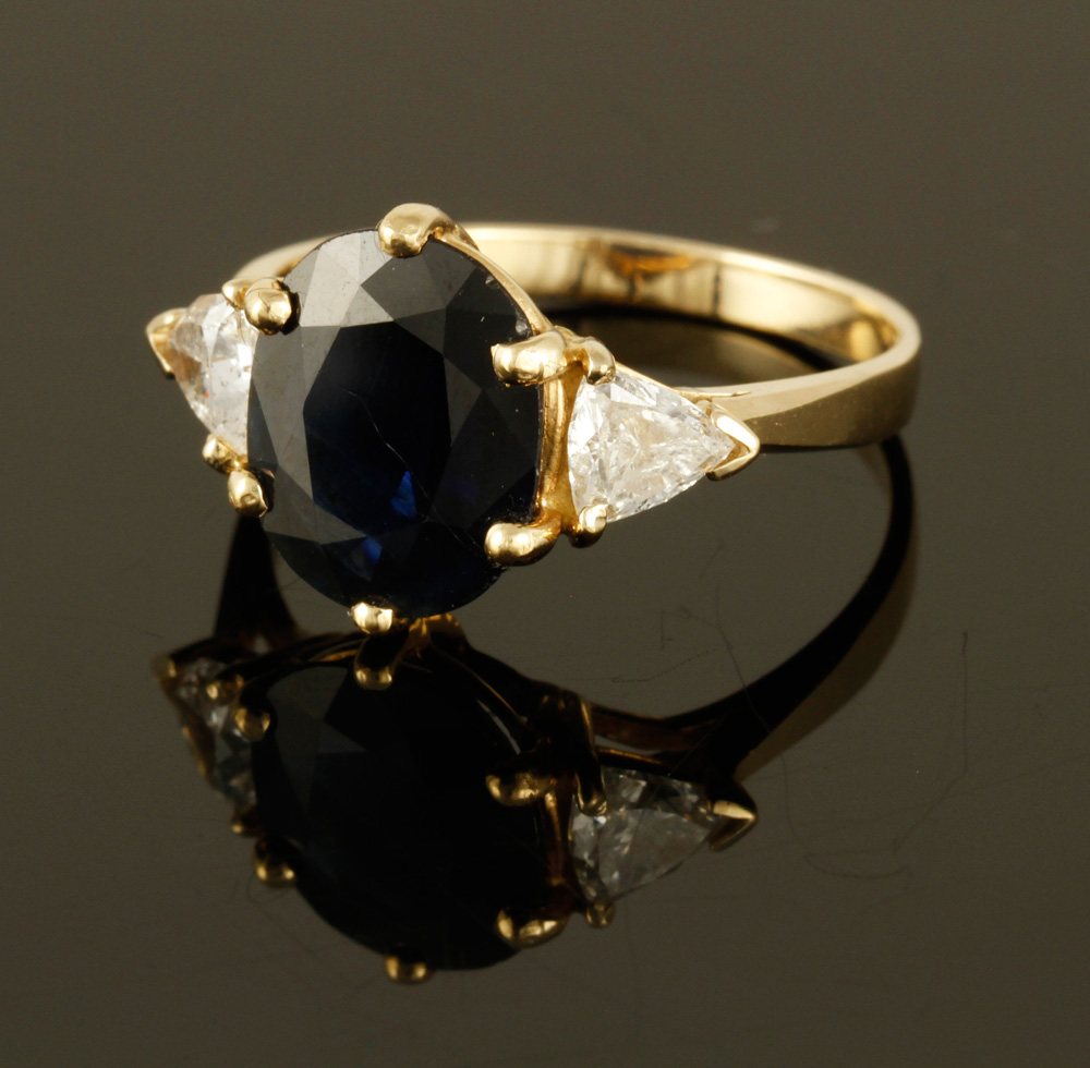 Appraisal: - K Diamond and Sapphire Ring K yellow gold diamond