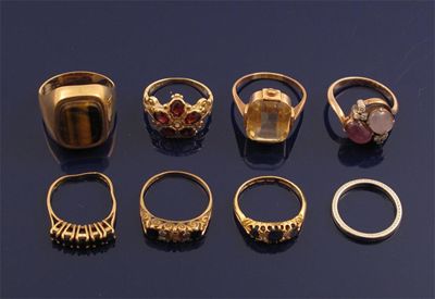 Appraisal: Eight assorted plain and gem set rings in various states