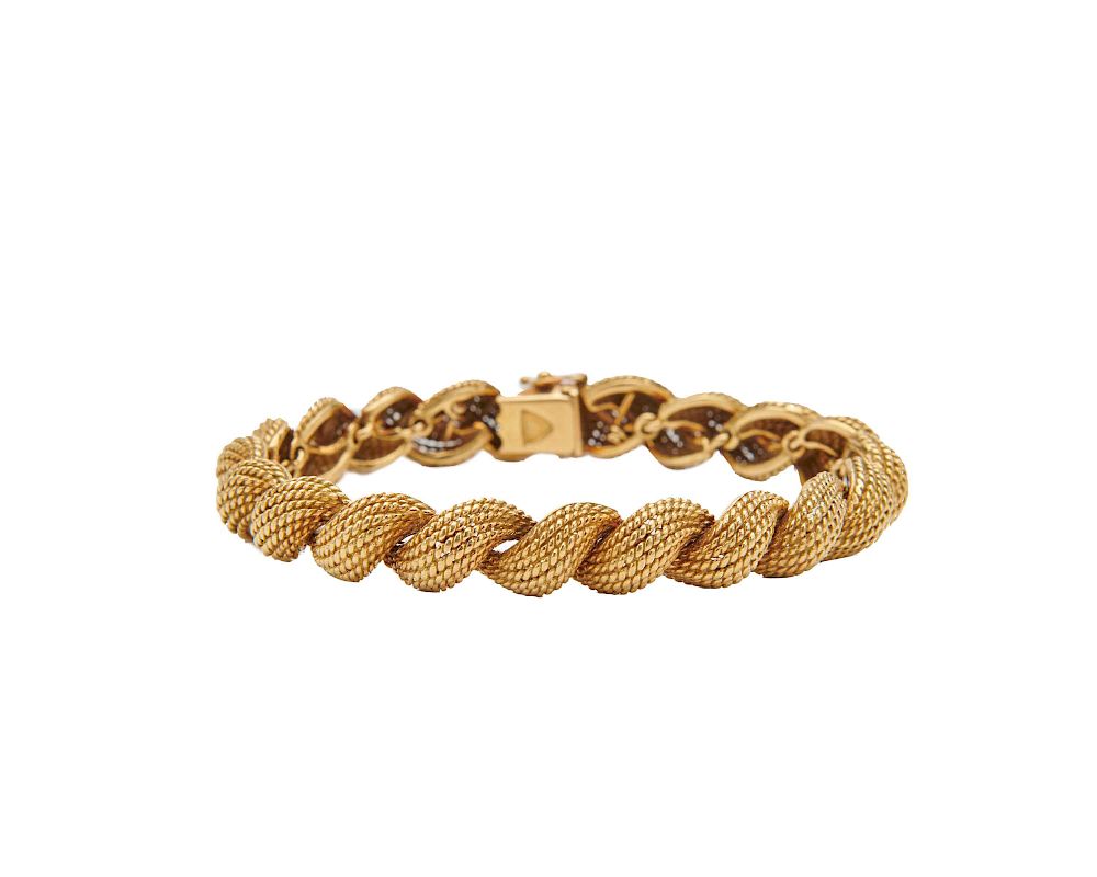 Appraisal: K Gold Link Bracelet K Gold Link Bracelet comprising twisted