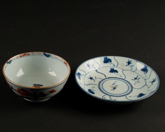 Appraisal: Two Pieces of L th E th C Chinese Porcelain