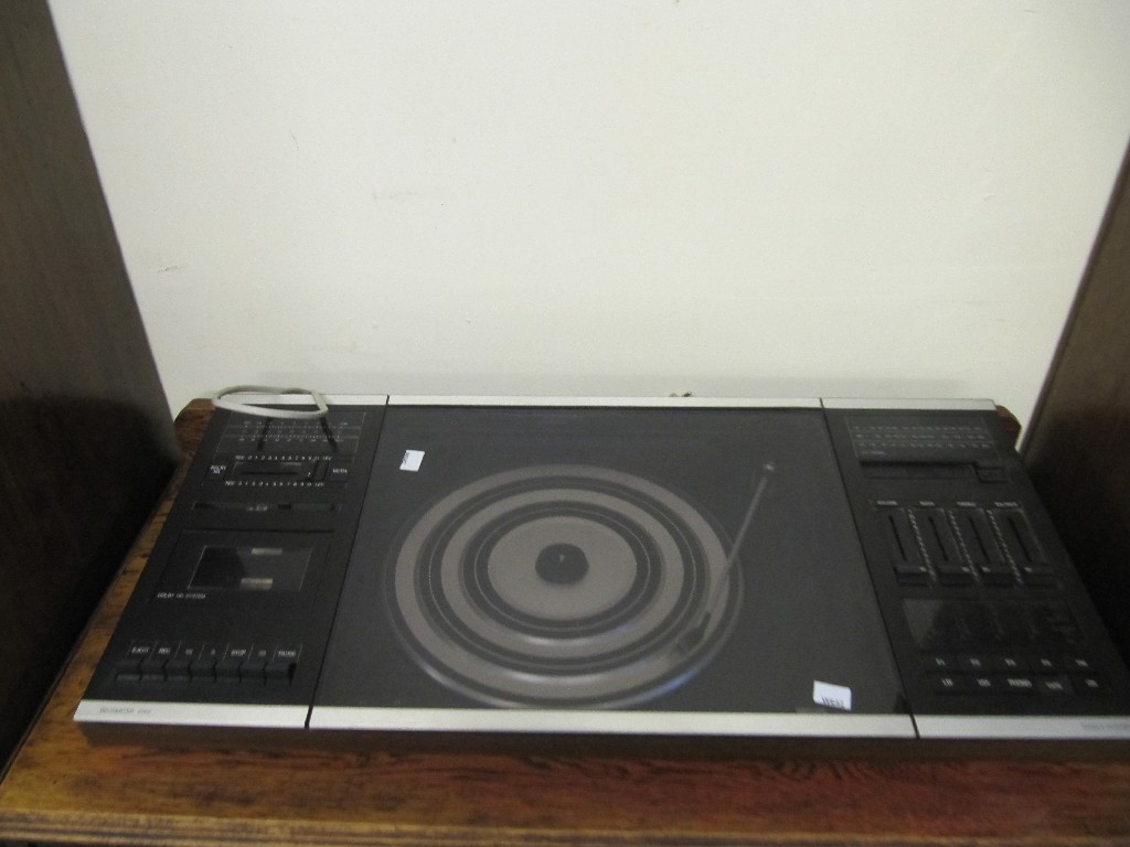 Appraisal: Bang and Olufsen record deck with speakers