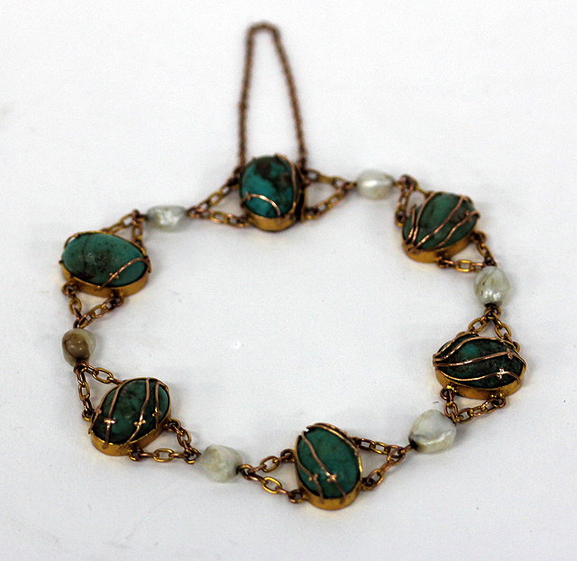 Appraisal: AN EARLY TH CENTURY CARAT GOLD BRACELET set with turquoise