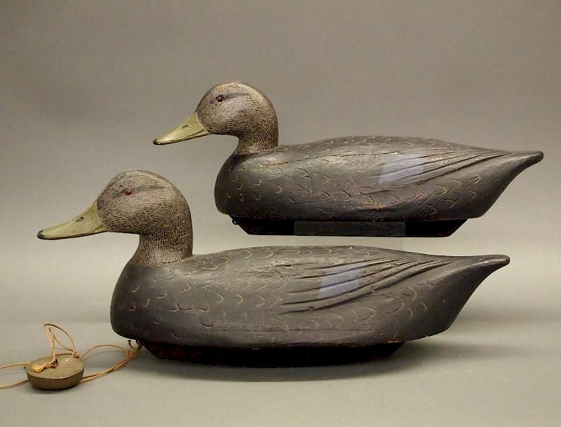 Appraisal: duck decoys Two carved and painted wood Mallard Hen duck