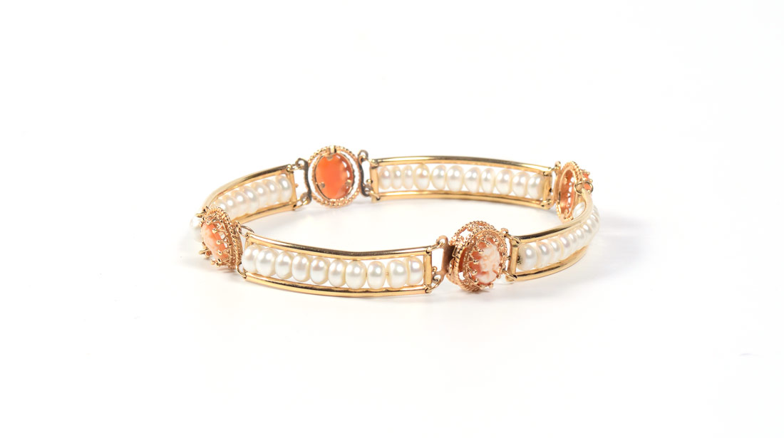 Appraisal: K PEARL AND CAMEO BRACELET K yellow gold bracelet with