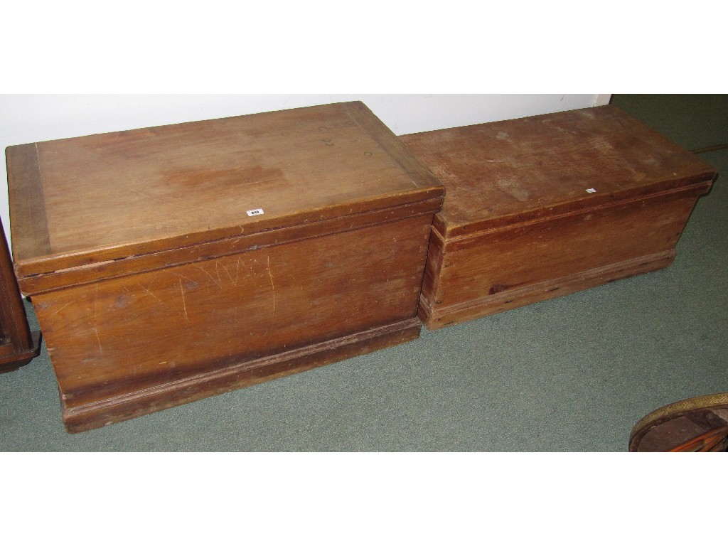 Appraisal: Lot comprising two pine blanket boxes