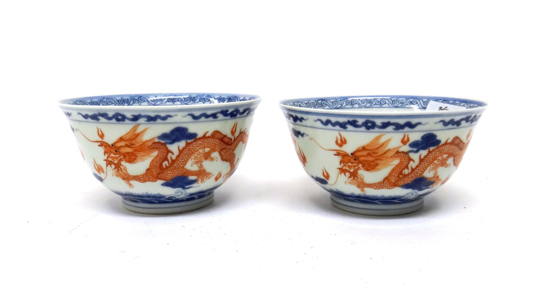 Appraisal: A pair of Chinese porcelain bowls th century each painted