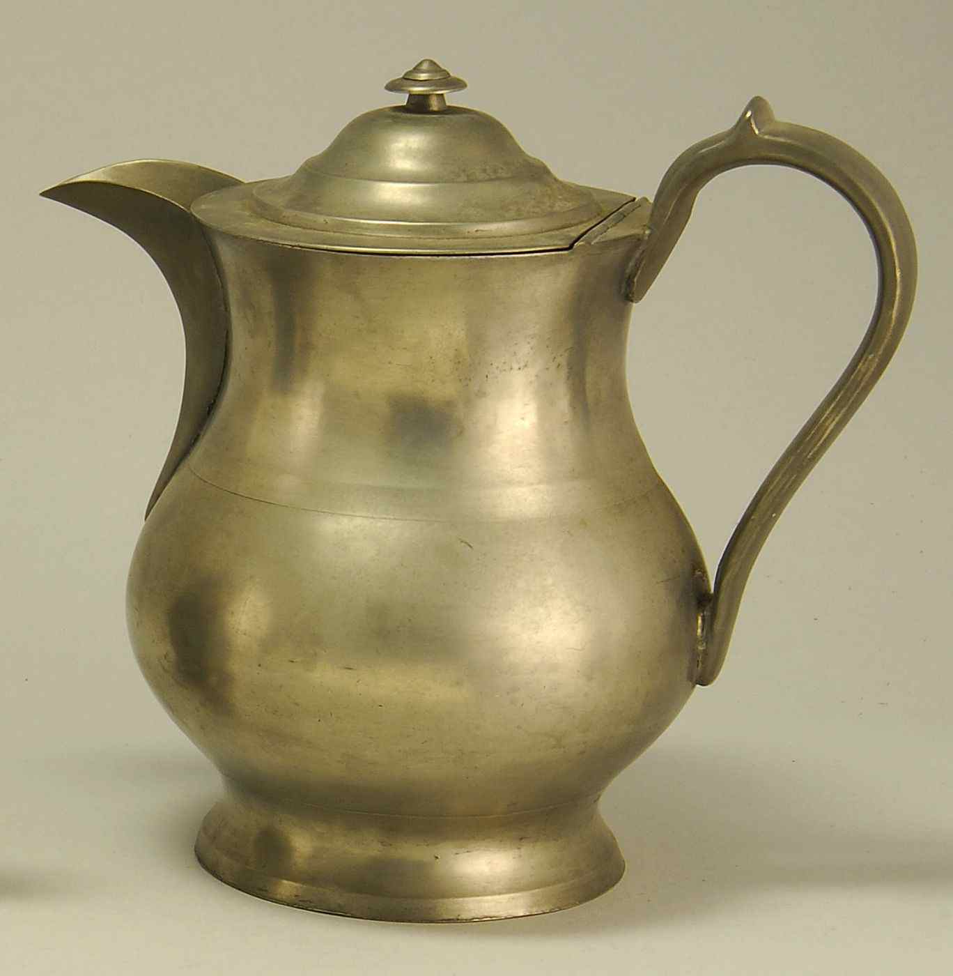 Appraisal: ANTIQUE AMERICAN PEWTER ONE-GALLON COVERED SERVING PITCHER th CenturyAttributed to