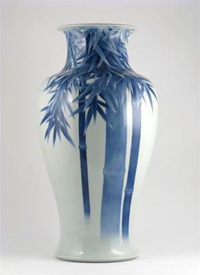 Appraisal: An impressive vase by Makuzu Kozan painted with bold bamboo