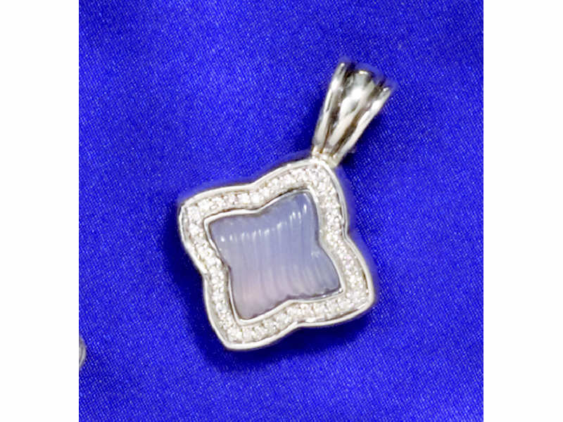 Appraisal: DAVID YURMAN PENDANT Sterling pendant with carved blue agate and