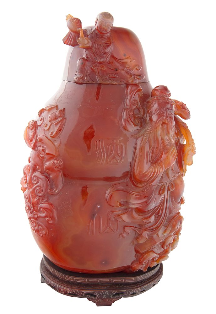 Appraisal: A FINE CHINESE CARNELIAN AGATE VESSEL WITH COVER QING DYNASTY