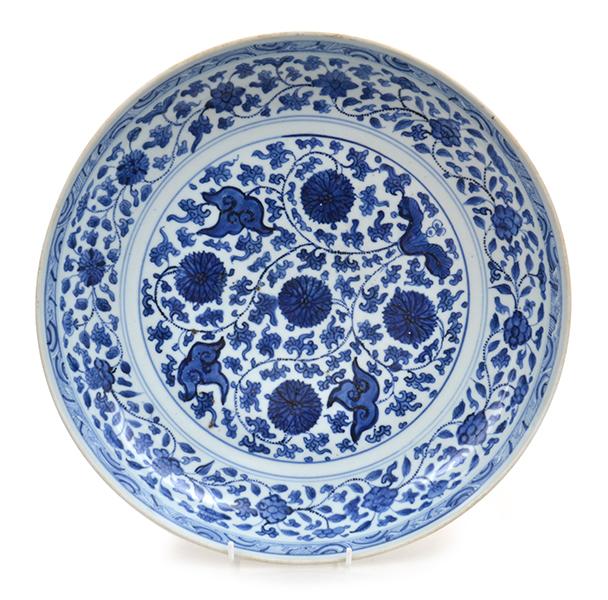 Appraisal: A CHINESE BLUE AND WHITE CHARGER TH TH CENTURY cm