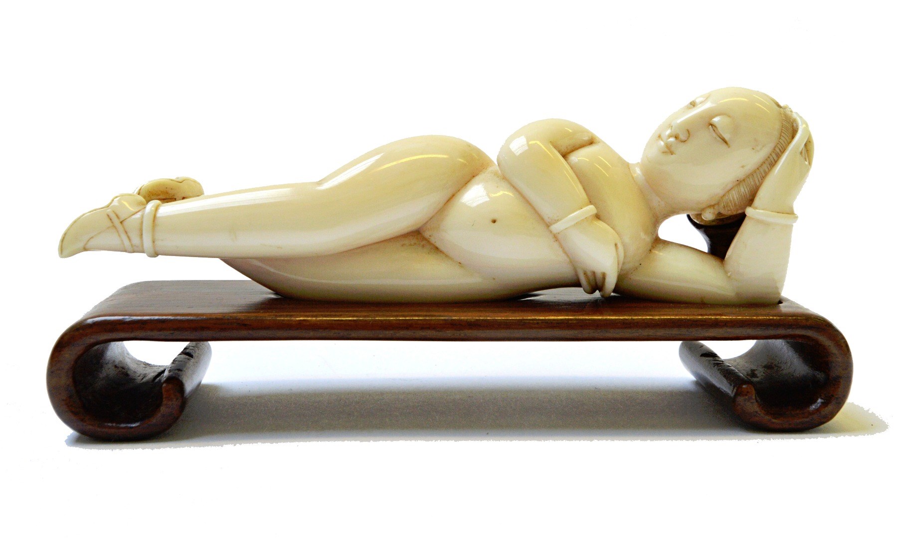 Appraisal: A good Chinese ivory carving of a doctor's lady th