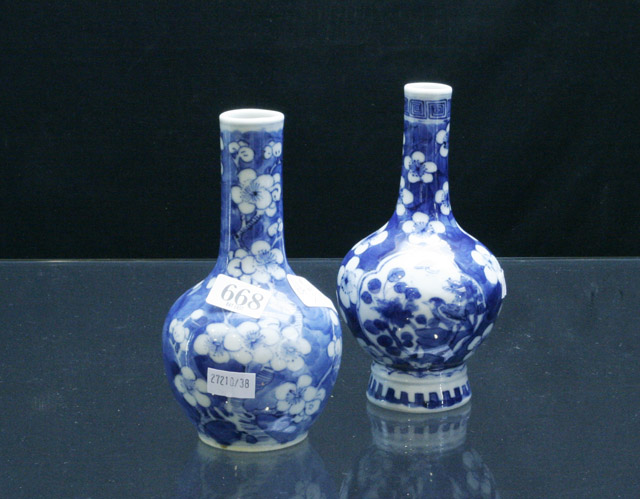 Appraisal: Two blue and white small long neck vases