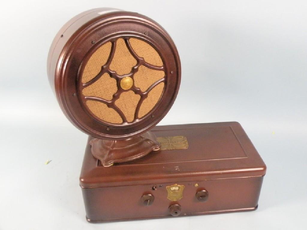 Appraisal: A Atwater Kent radio in a brown painted metal case