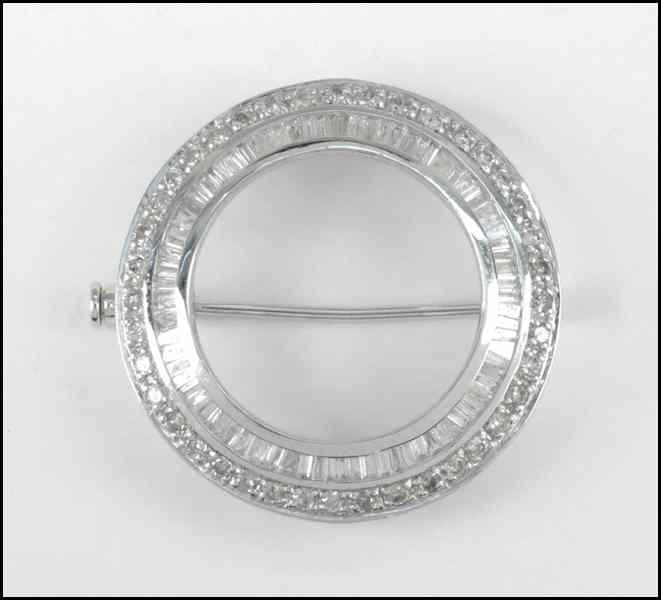 Appraisal: KARAT WHITE GOLD AND DIAMOND CIRCLE PIN Round and tapered