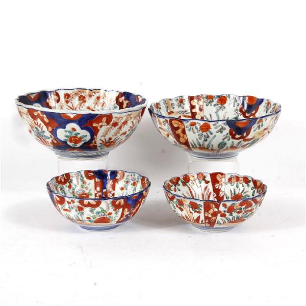 Appraisal: FOUR JAPANESE IMARI PORCELAIN SERVING BOWLS Four Japanese Imari porcelain