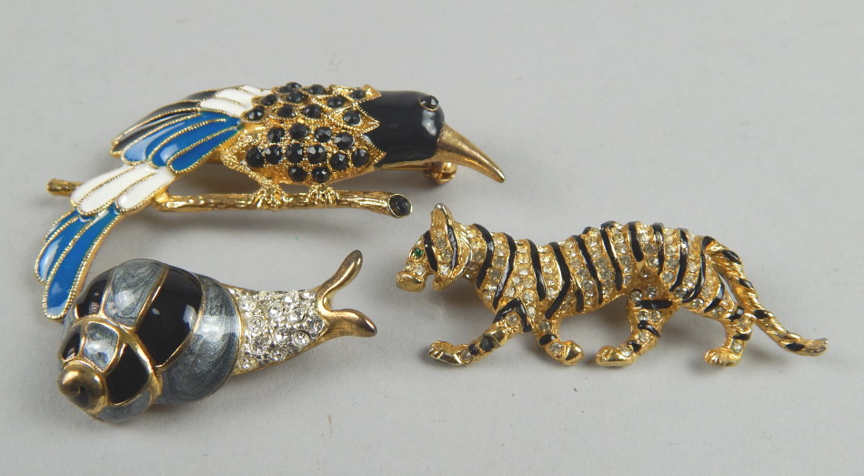 Appraisal: Three modern decorative animal brooches each in enamel decoration and