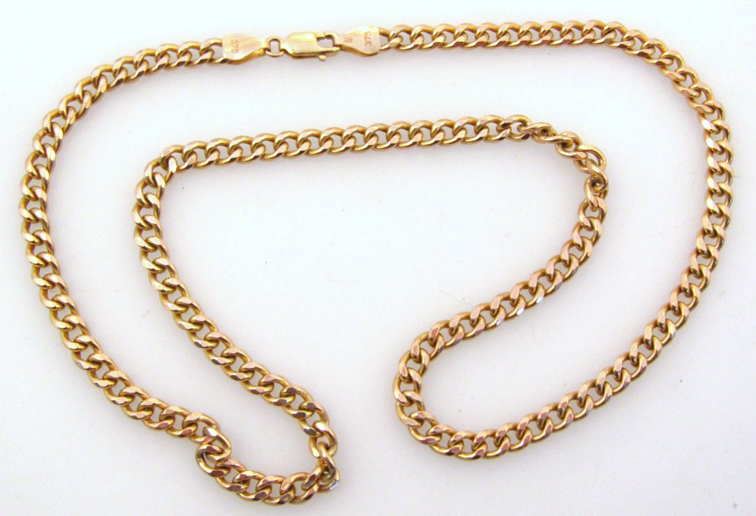 Appraisal: A necklace with plain links and clasp end yellow metal