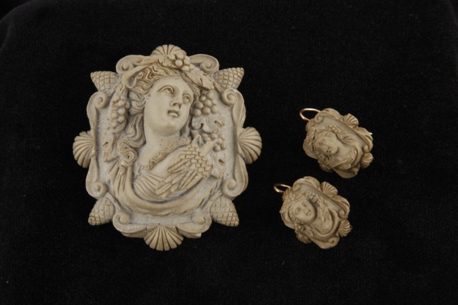 Appraisal: Cameo pin x and earring set gold mounts chipped S