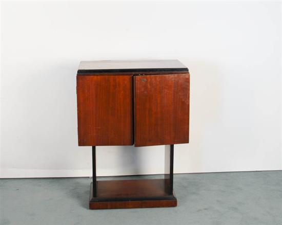 Appraisal: s RMC Rock-ola Mahogany English Bar lift-top with chrome inside