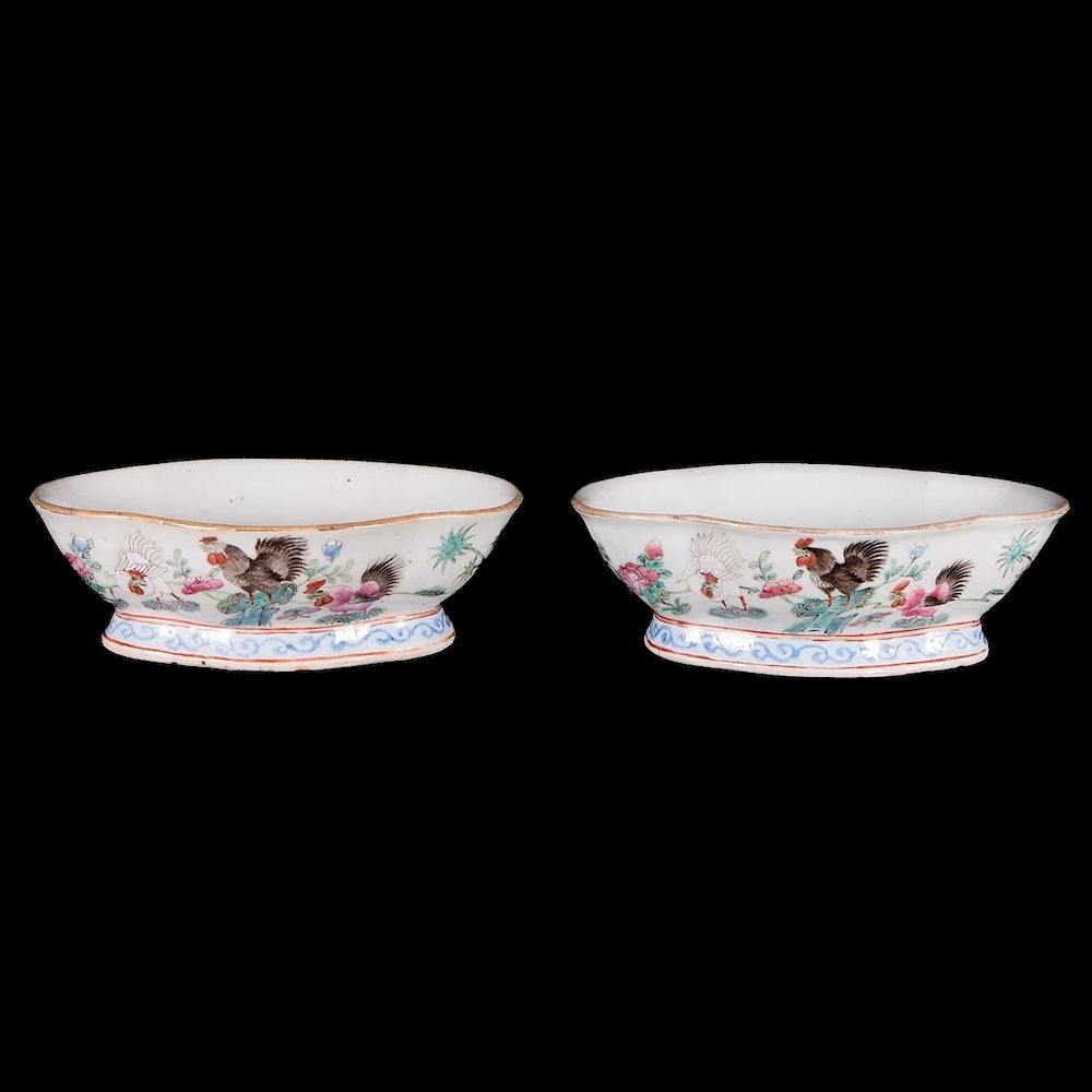 Appraisal: Pair of th century Chinese bowls A pair of th