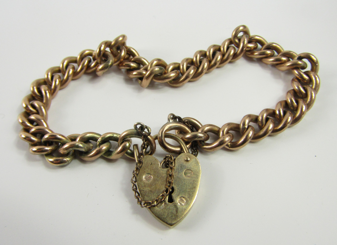 Appraisal: A ct gold curb link bracelet on a heart shaped