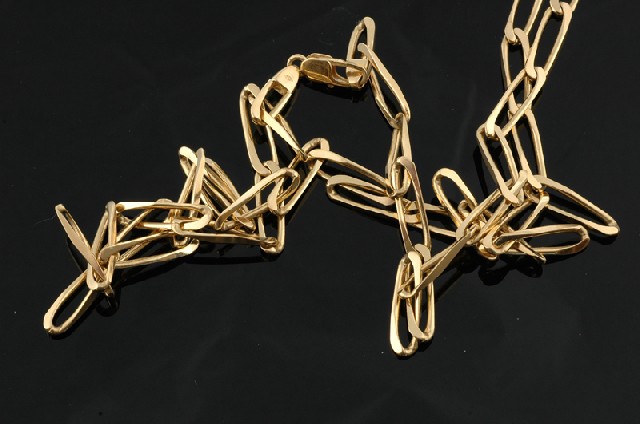 Appraisal: A long gold chain The ct gold flat open link