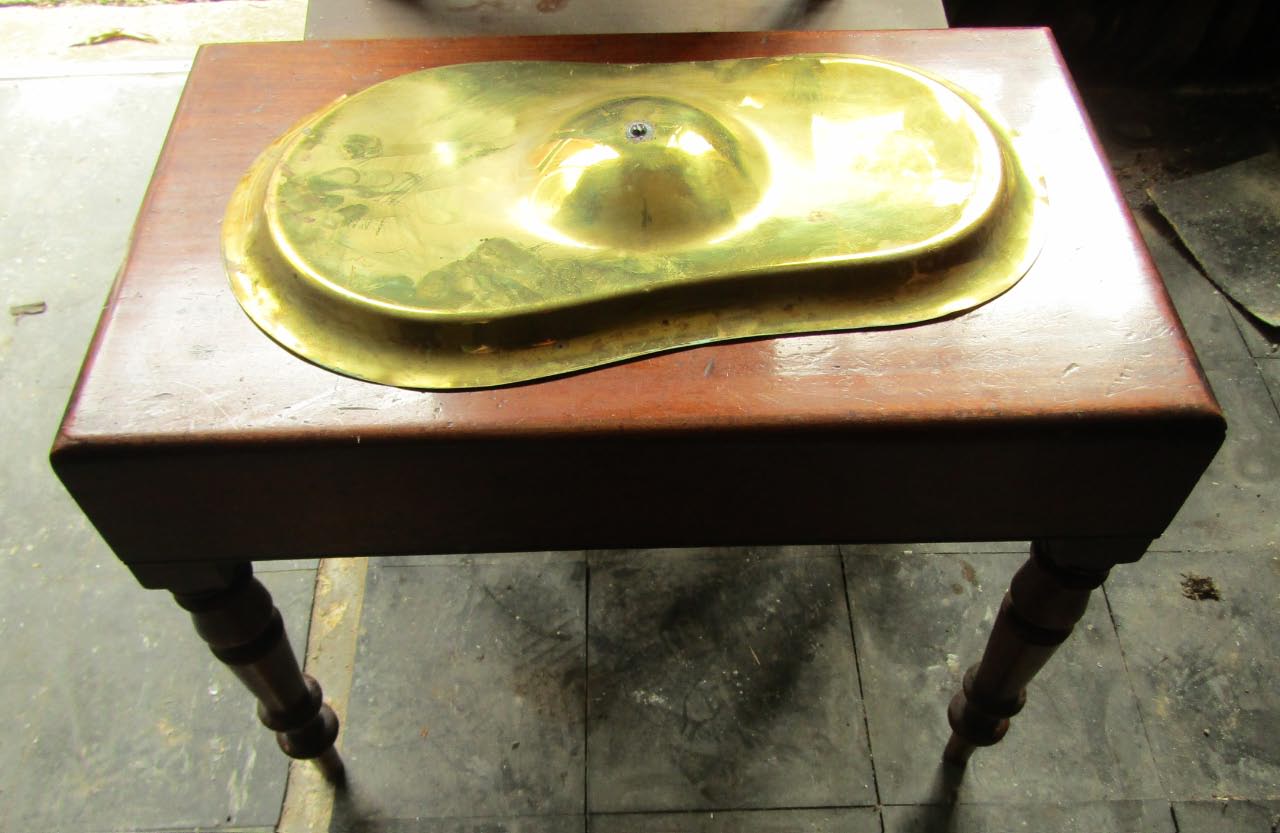 Appraisal: An early thC mahogany bidet with rectangular cover the base