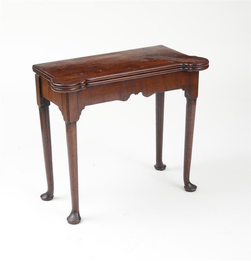 Appraisal: QUEEN ANNE MAHOGANY GAMES TABLE The folding top with outset