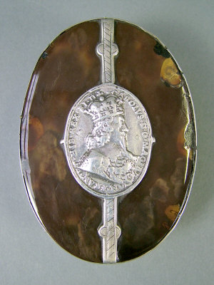 Appraisal: A silver mounted and tortoiseshell snuffbox the lid decorated with