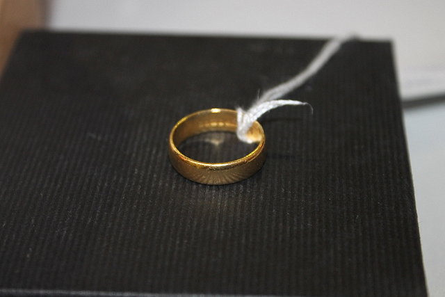 Appraisal: A CT GOLD WEDDING BAND of plain form grams