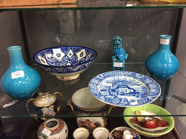 Appraisal: A SMALL COLLECTION OF CERAMICS to include a pair of