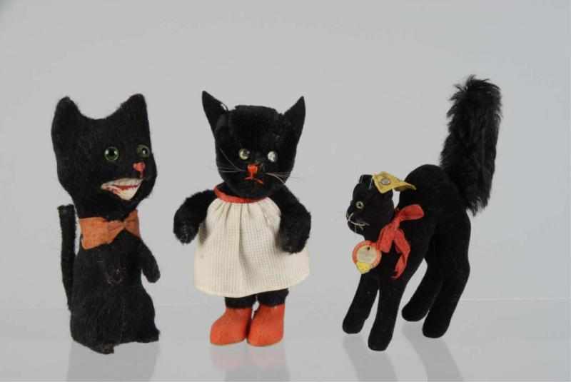 Appraisal: Lot of Halloween Black Cat Pieces Description Includes one Steiff