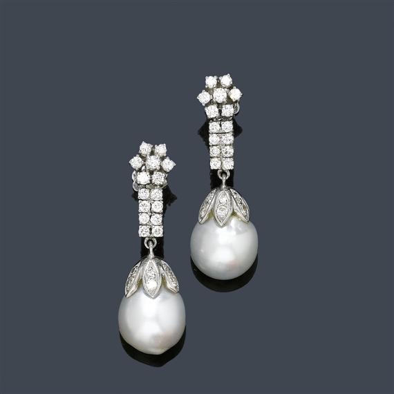 Appraisal: PEARL AND DIAMOND EAR PENDANTS White gold Elegant ear studs