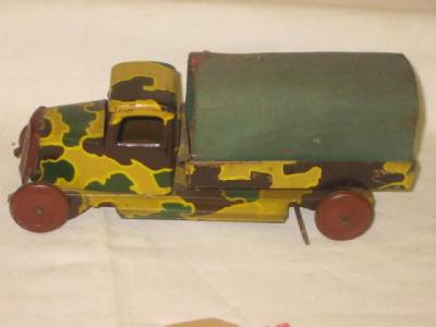 Appraisal: An English tin plate army lorry with clockwork action canvas