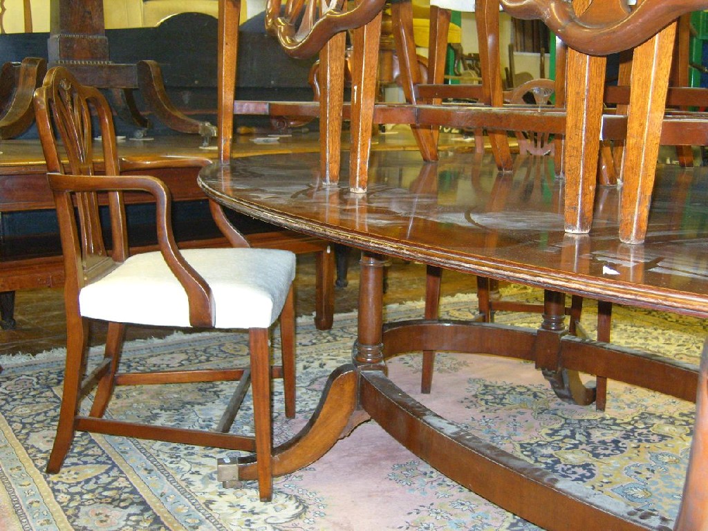 Appraisal: A good quality reproduction Georgian style dining boardroom table of