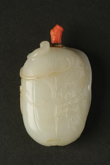 Appraisal: A CHINESE WHITE JADE SNUFF BOTTLE in the form of