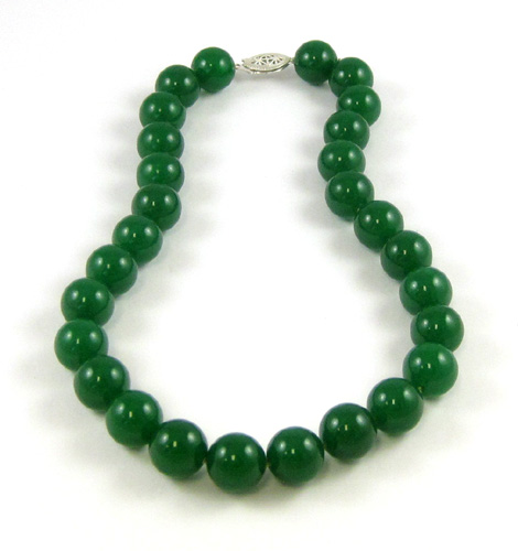 Appraisal: GREEN CHALCEDONY BEAD NECKLACE strung with green chalcedony beads Necklace