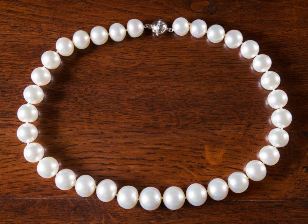 Appraisal: WHITE SOUTH SEA PEARL AND FOURTEEN KARAT GOLD NECKLACE measuring