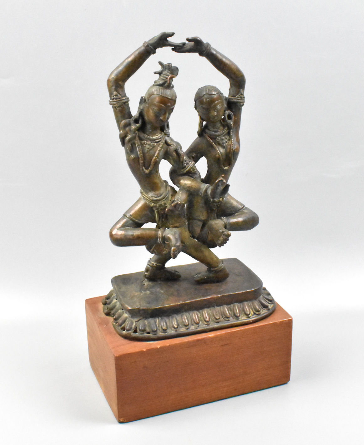 Appraisal: An Indian bronze dancer sculpture th C A male and