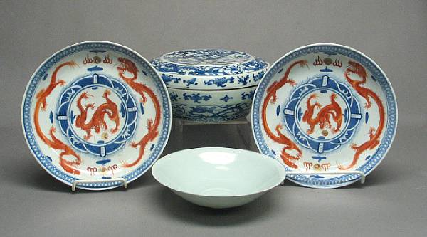 Appraisal: A group of four porcelain containers Including a large blue