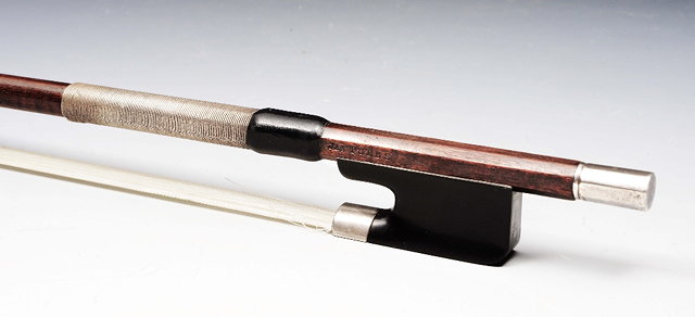 Appraisal: AN ENGLISH SILVER MOUNTED VIOLIN BOW by James Tubbs -