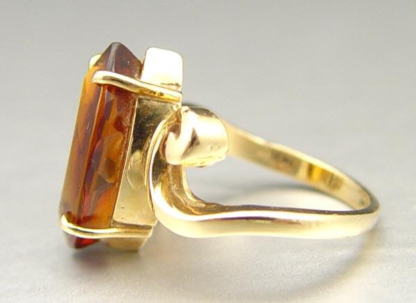 Appraisal: K CITRINE RING K yellow gold ring contains one marquise