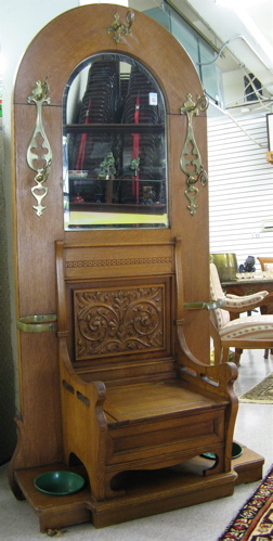 Appraisal: A VICTORIAN OAK HALLSTAND SETTLE American last quarter of the