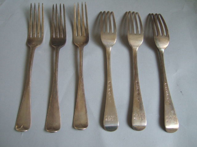 Appraisal: A set of six Victorian silver Old English pattern dessert