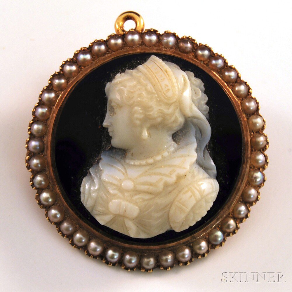 Appraisal: kt Gold-mounted Victorian Cameo Pendant Brooch depicting a woman in